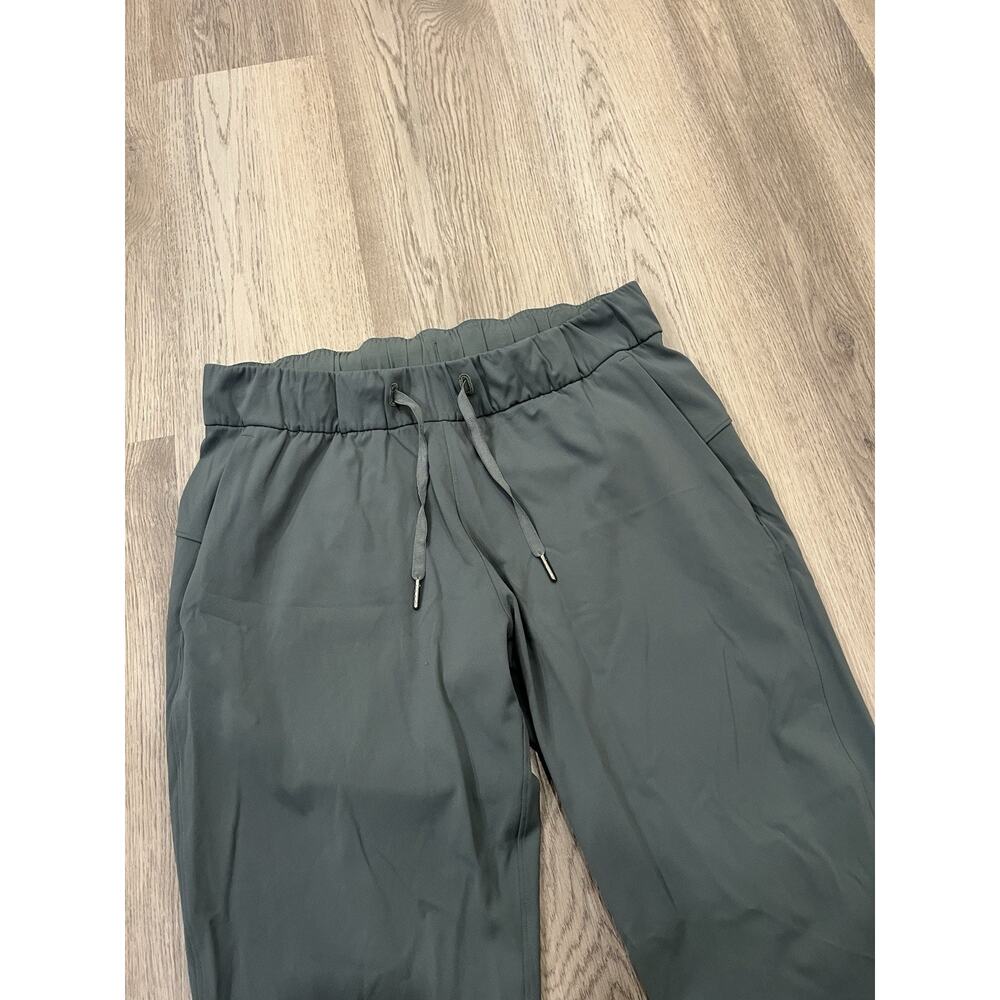 LULULEMON On The Fly Jogger Green Athleisure Pants Size 8 Inseam 27” - Picture 2 of 12